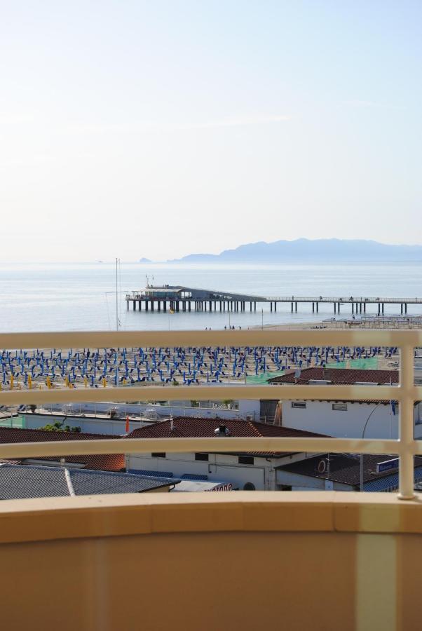 Hotel Capri&Residence Lido di Camaiore Esterno foto