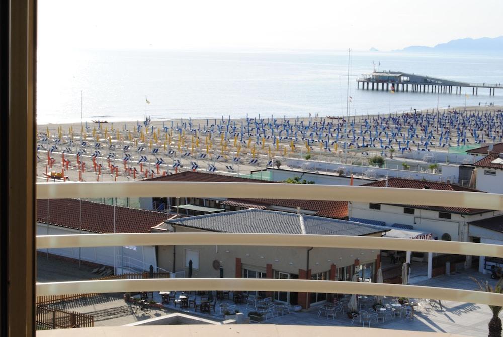 Hotel Capri&Residence Lido di Camaiore Esterno foto