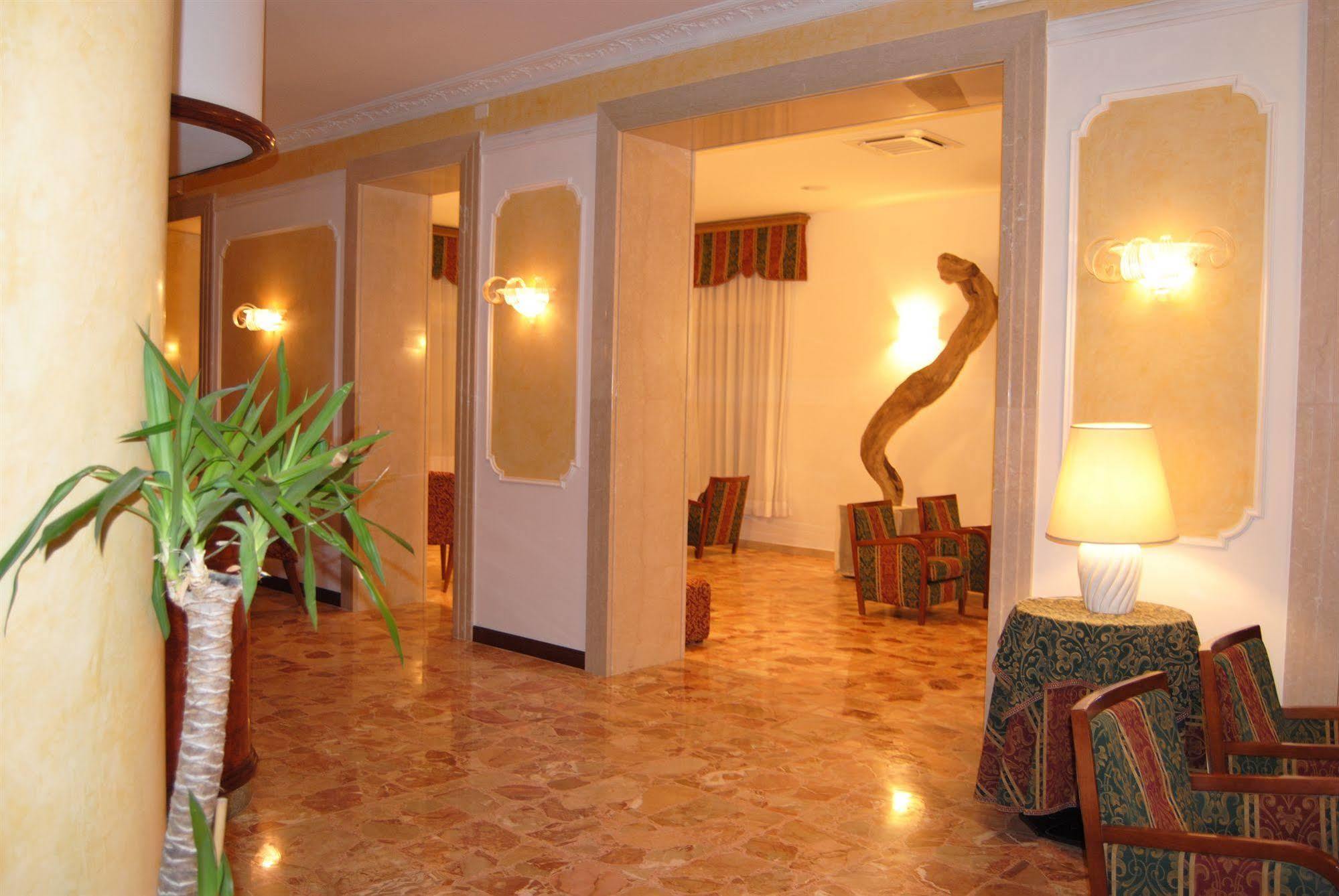 Hotel Capri&Residence Lido di Camaiore Esterno foto